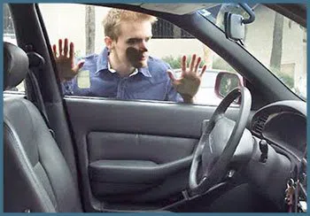 Safe Key Shop Paterson, NJ 973-891-3323 - 19-locked-keys-in-car